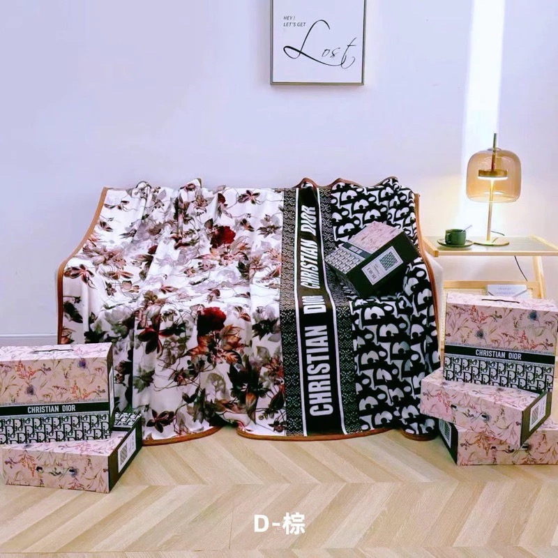 現貨秒出貨翻玩潮牌毛毯、法蘭絨四季毯（有禮盒裝）-細節圖6