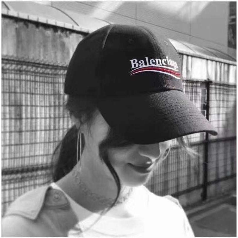 【預購】Balenciaga 巴黎世家 刺繡LOGO白紅白流線素面鴨舌帽 棒球帽 (黑)-細節圖2