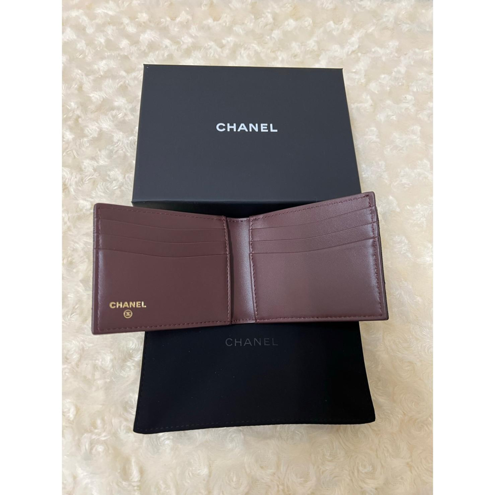 【預購】CHANEL 香奈兒 經典雙C LOGO菱格粒紋牛皮摺疊卡夾-細節圖2