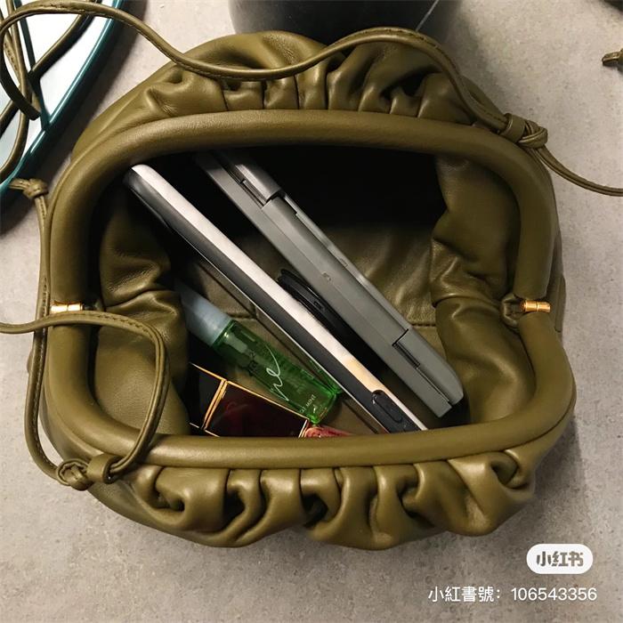 「預購」 Bv 迷你小牛皮雲朵包 側背/斜背/肩背/手拿包 青蘋果色 mini pouch-細節圖4