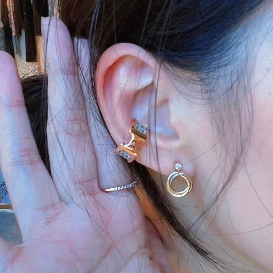 【預購】愛馬仕 Hermes 經典 Olympe 大象灰蜥蜴皮耳骨夾 小號-細節圖3