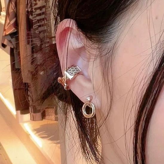 【預購】愛馬仕 Hermes 經典 Olympe 大象灰蜥蜴皮耳骨夾 小號-細節圖4