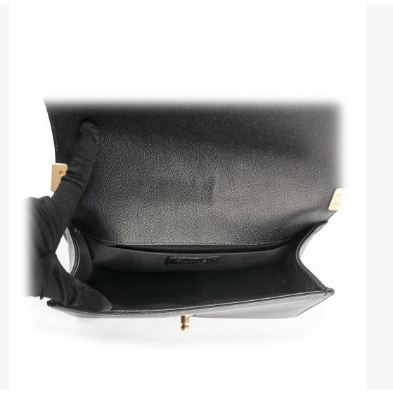 【台灣現貨】Chanel Boy25 經典金釦牛皮斜背包 肩背 金鍊 25cm-細節圖4