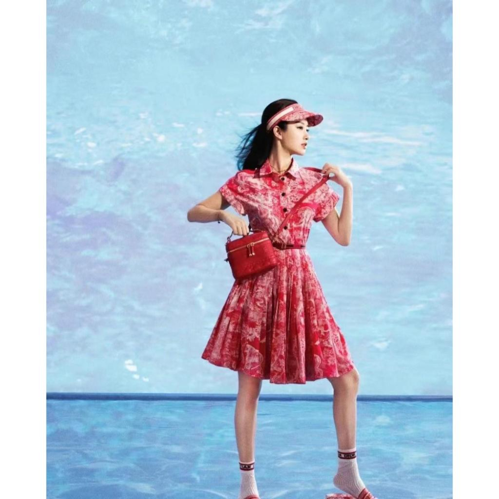 【預購】Dior 迪奧 紅色刺繡小化妝袋/斜肩包 附肩帶 Travel Vanity-細節圖4