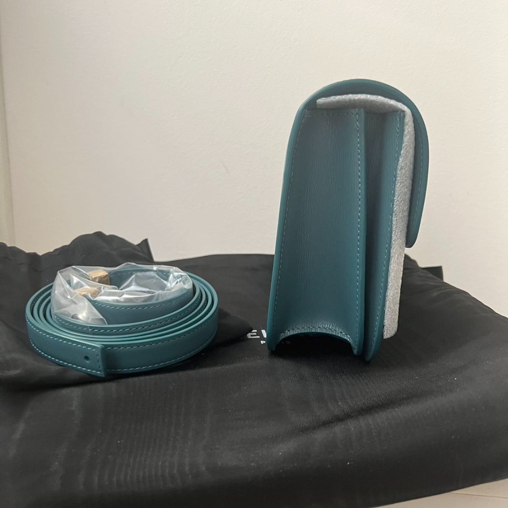 【預購】Celine Teen Classic 小牛皮金釦肩背/斜背包 (普魯士藍綠)-細節圖3