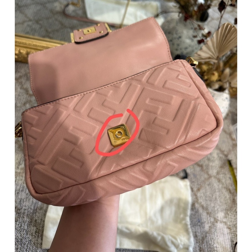【預購】Fendi Baguette mini 沙漠玫瑰粉色迷你法棍包 斜背包 側背包 單肩包 肩背包 手提包 手拿包-細節圖5
