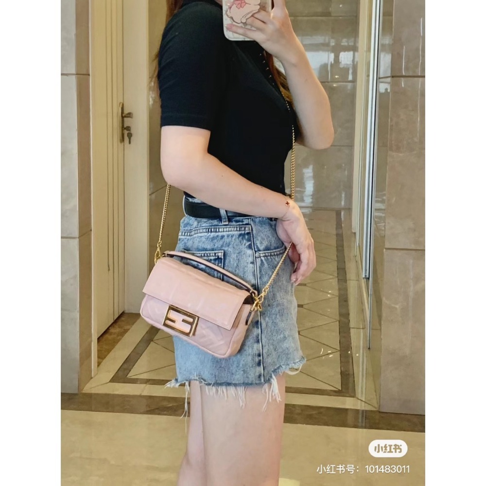 【預購】Fendi Baguette mini 沙漠玫瑰粉色迷你法棍包 斜背包 側背包 單肩包 肩背包 手提包 手拿包-細節圖8