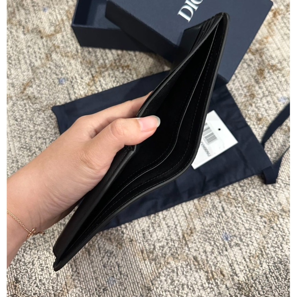 【預購】Dior 黑色粒面牛皮對折翻蓋短夾 皮夾 卡夾 卡包 零錢包-細節圖2