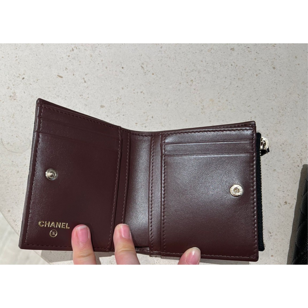 【台灣現貨】CHANEL 香奈兒 黑色金扣菱格紋牛皮對折短夾 皮夾 卡包 卡夾 錢包 零錢包 皮包-細節圖2