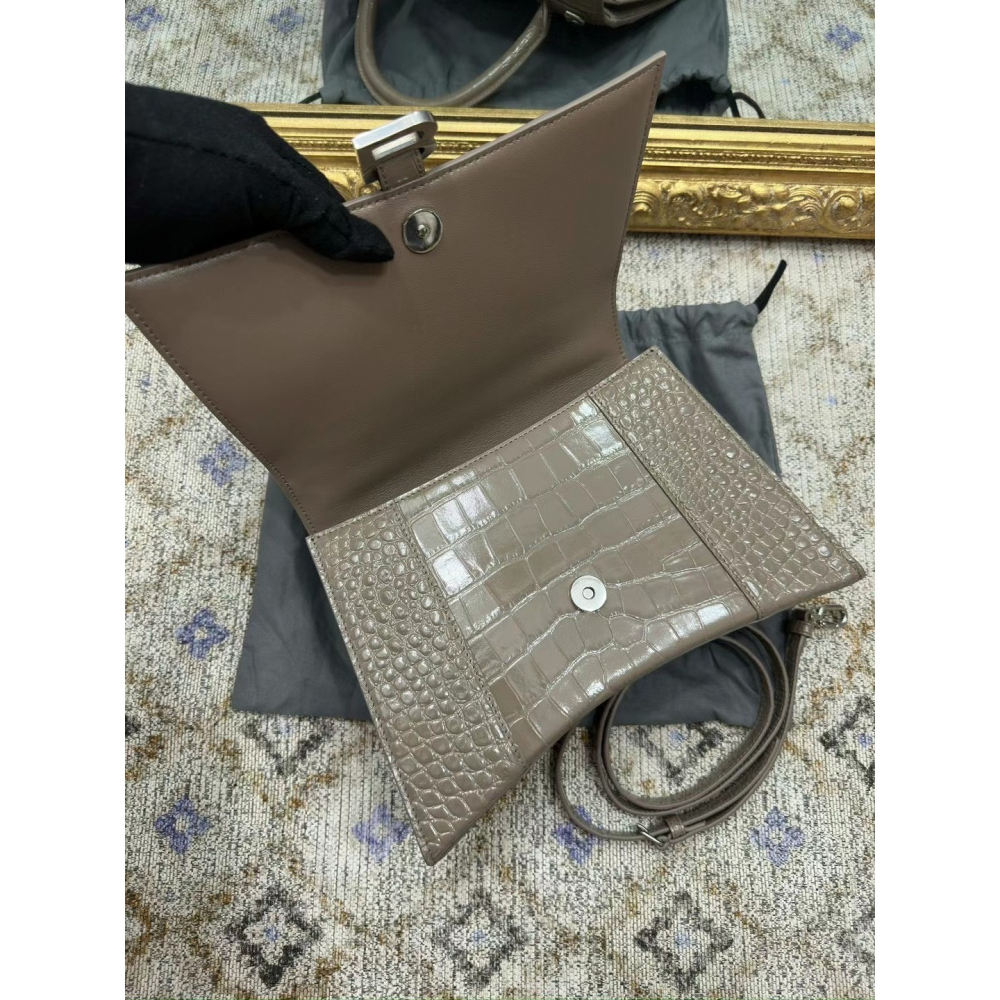 【預購】Balenciaga 巴黎世家 Hourglass M 奶茶灰鱷魚紋牛皮銀扣沙漏包 斜肩包 手提包 單肩 肩背-細節圖3