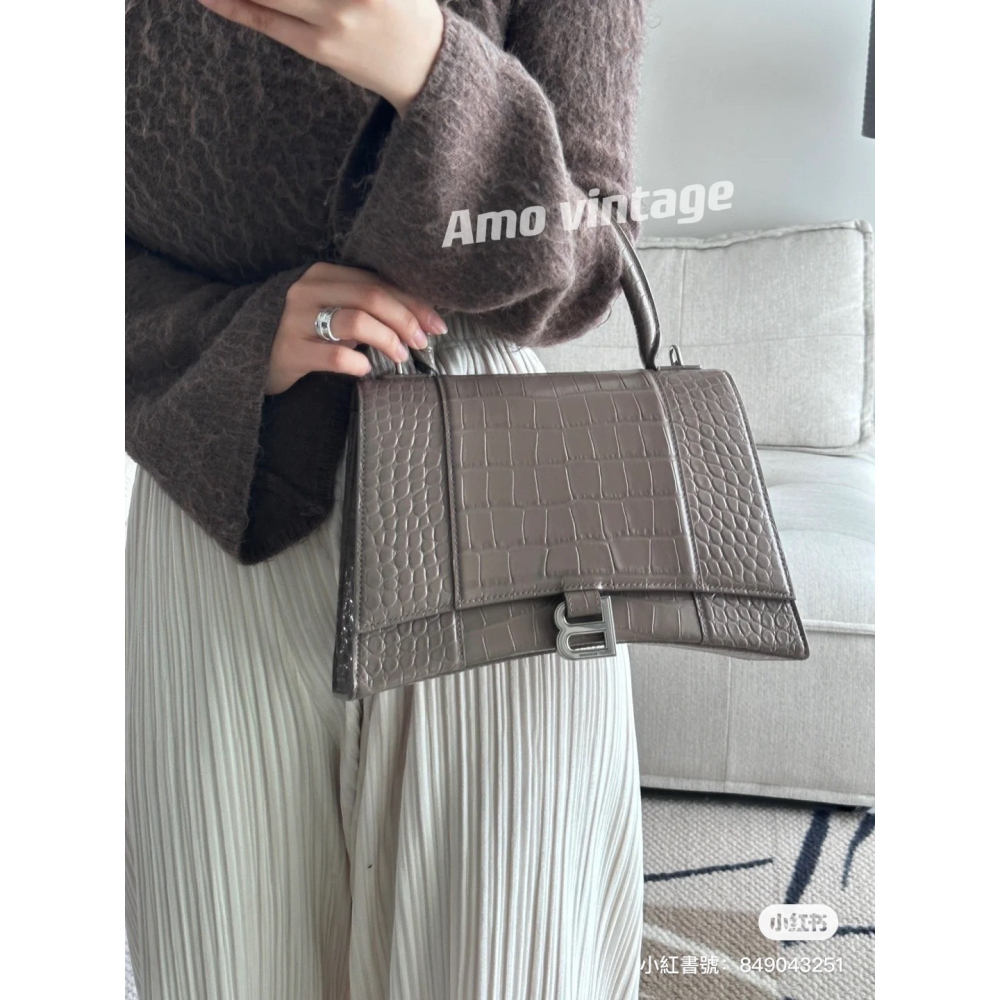 【預購】Balenciaga 巴黎世家 Hourglass M 奶茶灰鱷魚紋牛皮銀扣沙漏包 斜肩包 手提包 單肩 肩背-細節圖7