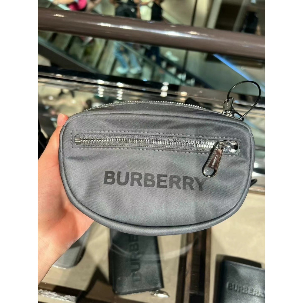 【預購】Burberry LOGO素色尼龍拉鍊斜腰包/胸包 (黑/灰色) 側背包 斜背包 手機包 單肩包 肩背包-細節圖2