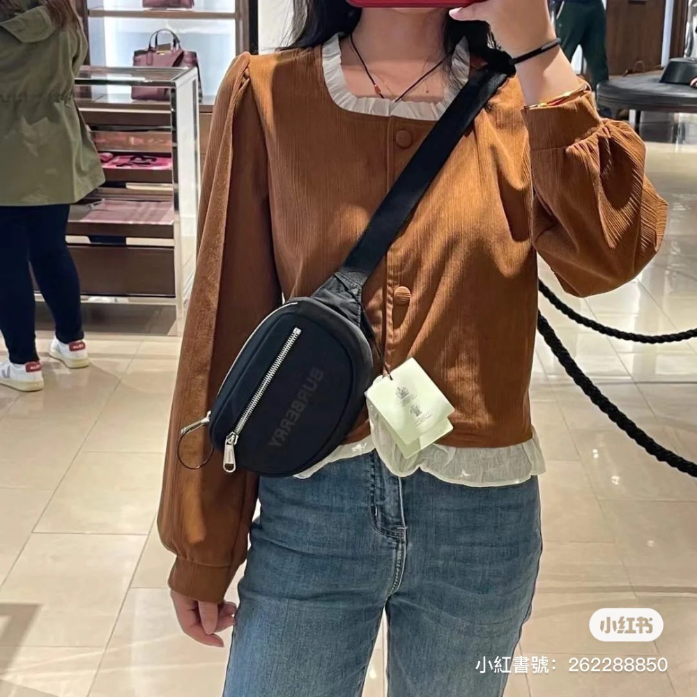 【預購】Burberry LOGO素色尼龍拉鍊斜腰包/胸包 (黑/灰色) 側背包 斜背包 手機包 單肩包 肩背包-細節圖7