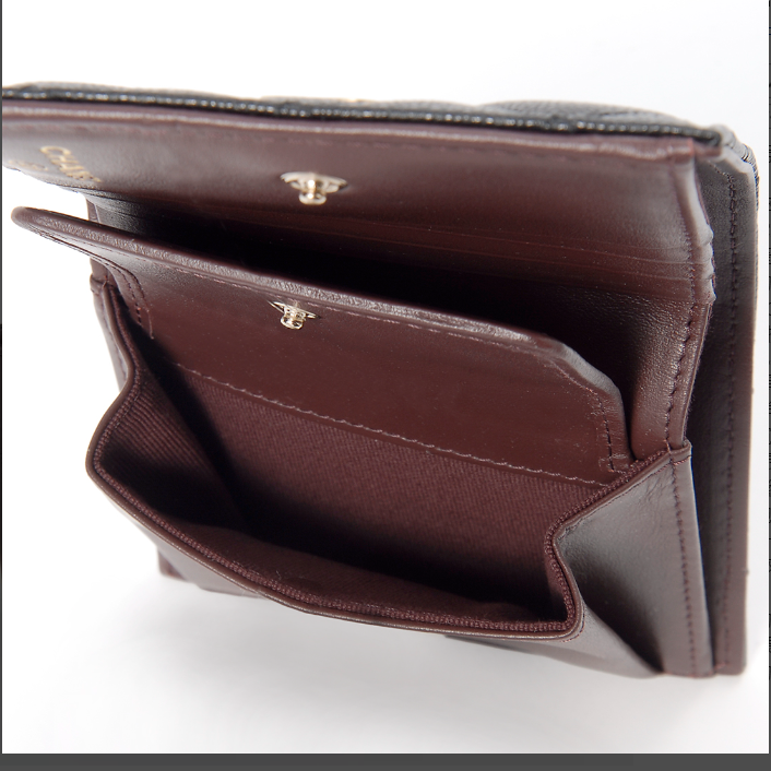 【台灣現貨】Chanel 香奈兒 金色logo粒面牛皮對開短夾(黑色) 皮夾 對折 雙折 錢包 零錢包 卡夾 卡包-細節圖3