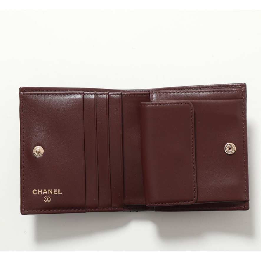 【台灣現貨】Chanel 香奈兒 金色logo粒面牛皮對開短夾(黑色) 皮夾 對折 雙折 錢包 零錢包 卡夾 卡包-細節圖5