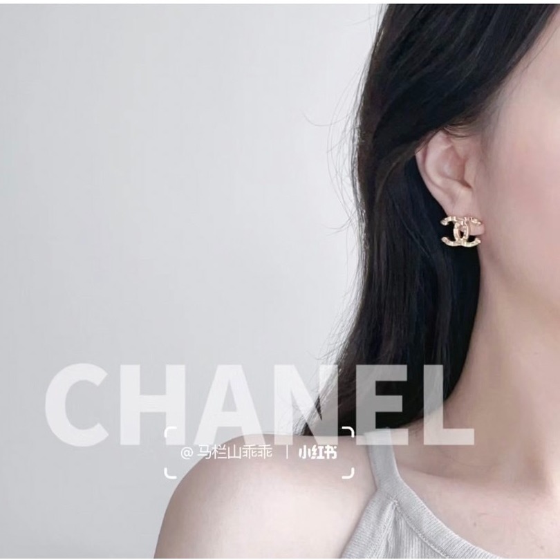 【台灣現貨】CHANEL 香奈兒 復刻浮雕雙C LOGO穿式耳環(淡金色) 耳飾-細節圖2