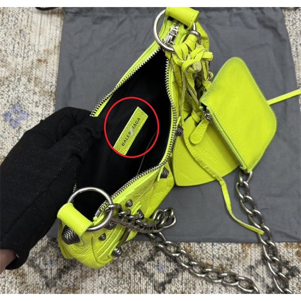 【預購】BALENCIAGA 巴黎世家 螢光黃色粗練月牙機車包 Le Cagole 腋下包 斜背包 側背包 手提包-細節圖4