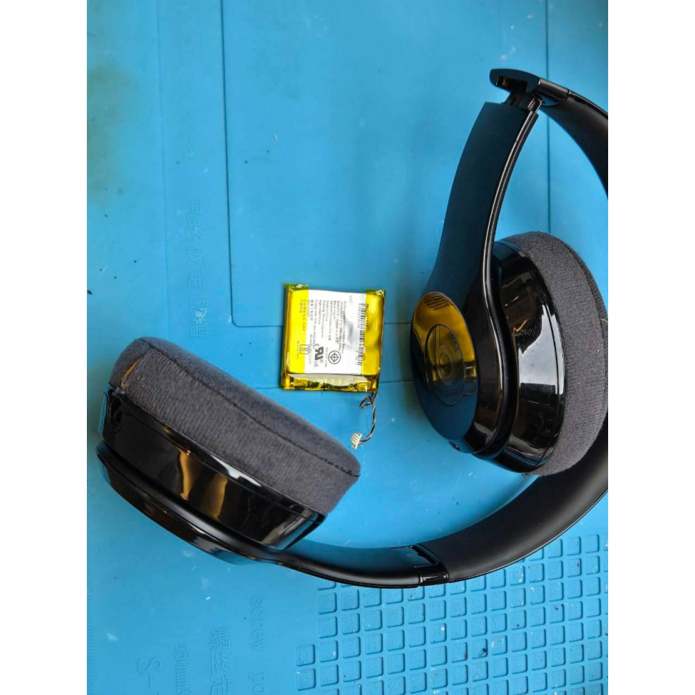 免費清潔🛁 Beats Solo 3 Wireless 更換電池 不充電 無法連線 聲音小 沒聲音 無法開機 沒反應-細節圖2