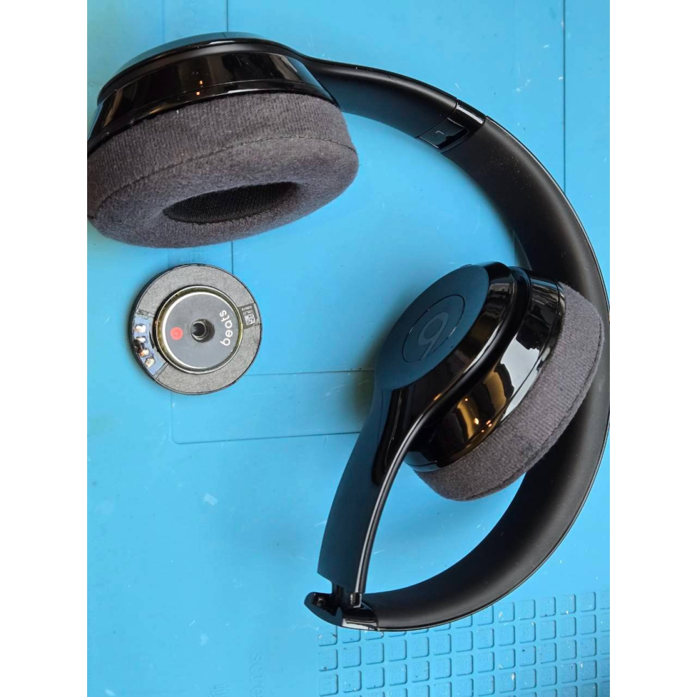 免費清潔🛁 Beats Solo 3 Wireless 更換電池 不充電 無法連線 聲音小 沒聲音 無法開機 沒反應-細節圖5