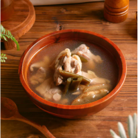 安朗良品｜大野山剝皮辣椒雞湯650g｜放牧皇金雞｜去骨雞腿｜冷凍即食