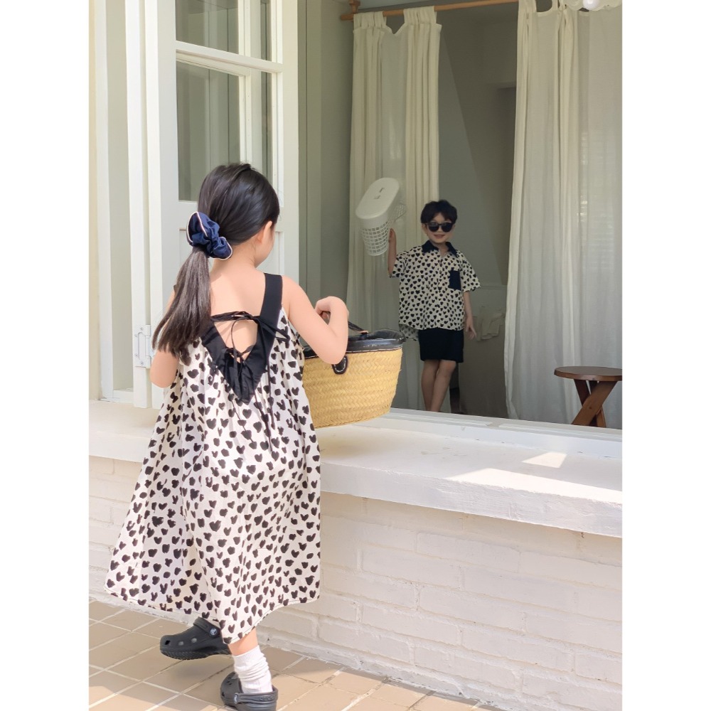 『預購商品』兄妹裝不規則愛心塗鴉襯衫套裝 兄妹裝 姊弟裝 童裝 大童裝 女童裝 兒童套裝 短褲套裝 夏季童裝 小洋裝-細節圖3