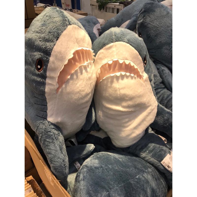IKEA 鯊魚 當天出貨 正版BLAHAJ  填充玩具 鯊魚布偶 網紅鯊魚 大鯊魚100公分與小鯊魚55公分 交換禮物-細節圖4