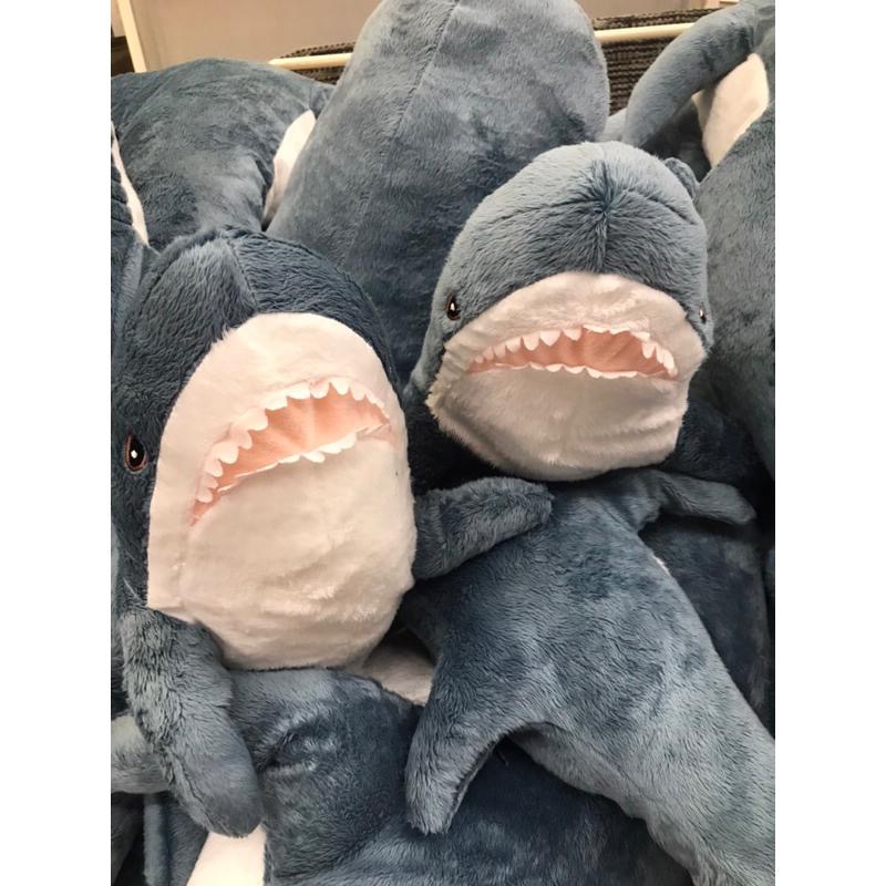 IKEA 鯊魚 當天出貨 正版BLAHAJ  填充玩具 鯊魚布偶 網紅鯊魚 大鯊魚100公分與小鯊魚55公分 交換禮物-細節圖8