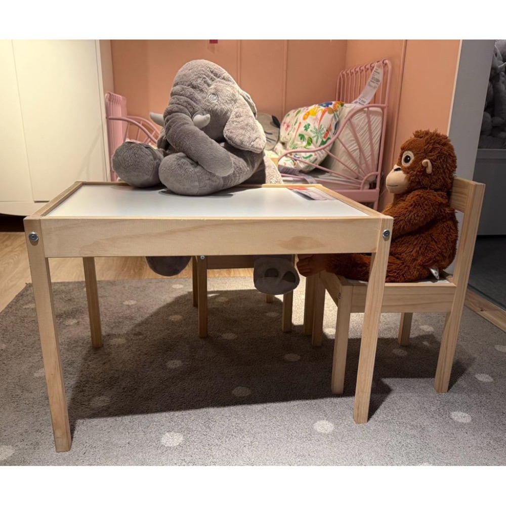 IKEA 代購 LATT 兒童一桌二椅組 兒童桌椅 松木桌椅 兒童書桌 小尺寸 兒童遊戲桌 兒童桌椅 學習桌-細節圖2