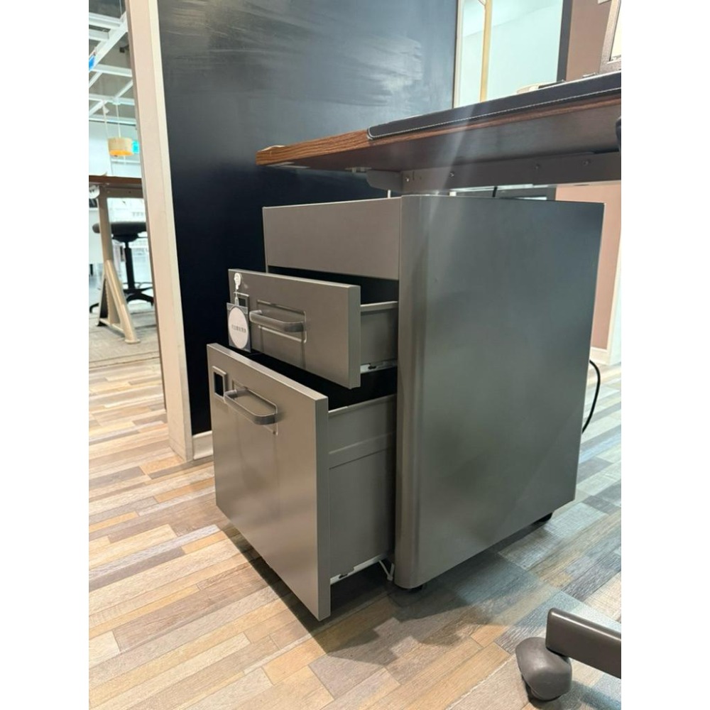 [ IKEA絕版品］📢 IKEA 正品 IDASEN 抽屜櫃 深灰色抽屜櫃附緩衝器 二抽櫃附輪 收納櫃 文具櫃-細節圖7