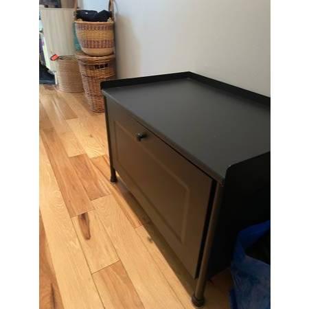 IKEA絕版品 📢 IKEA代購 KORNSJO 全鋼質 KORNSJÖ 儲物椅凳 黑 穿鞋椅 置物凳 床邊桌-細節圖2