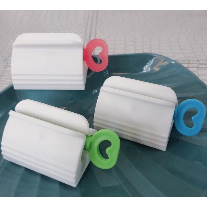 【小魚生活館台灣現貨】手動DIY擠牙膏器 洗面乳 化妝品 乳液-細節圖3