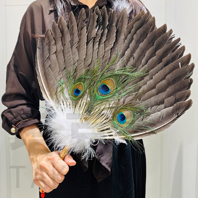 孔雀羽毛扇 手扇 表演扇 羽毛扇 孔明扇 宮庭扇 古典扇 工藝扇 鵝毛扇 八卦扇【M77000501】-細節圖5