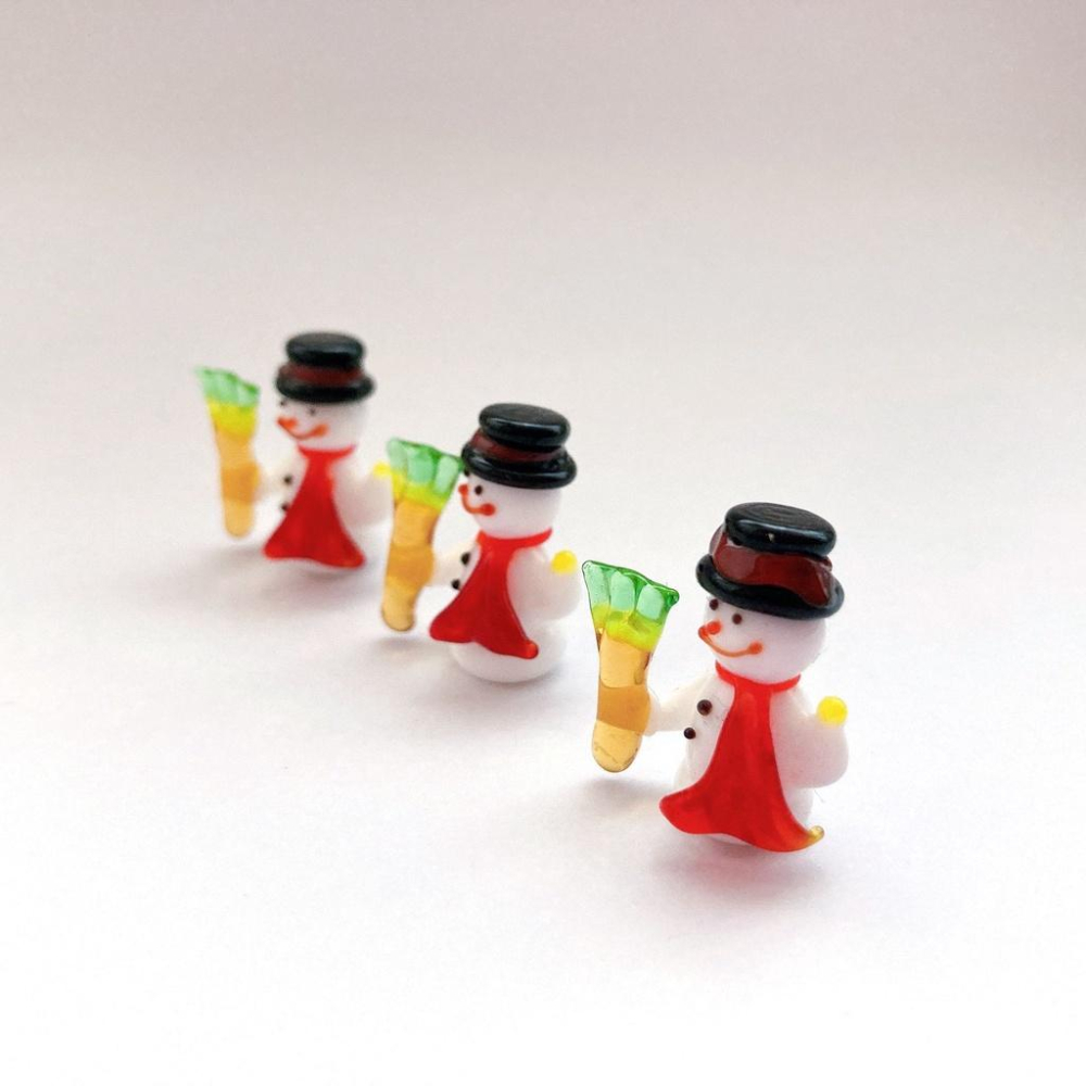 新上架★季節限定 純手工燒製 叮叮噹 拿掃帚的圍巾雪人 雪寶 耶誕 擺飾 現貨-細節圖2
