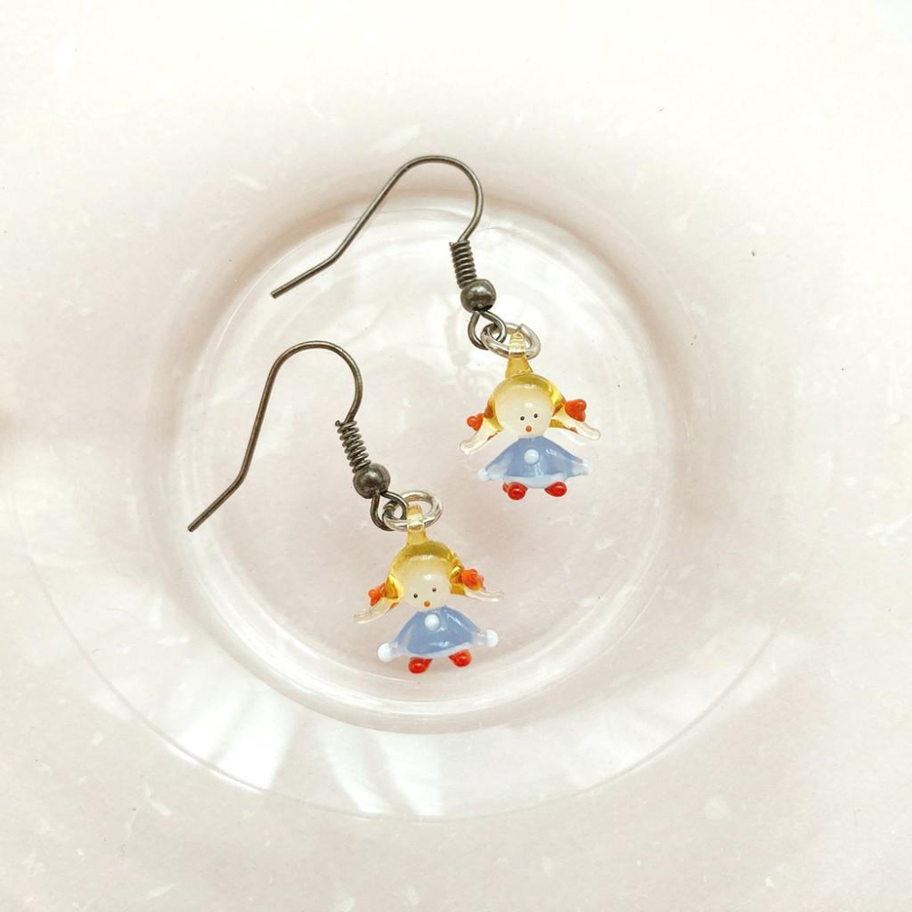 新上市★手工燒製 玻璃製 琉璃 可愛雙馬尾小女孩 耳環 耳飾-細節圖2