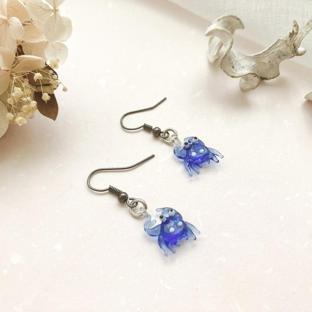 新上市★手工燒製 玻璃製 琉璃 海洋系列-橫著走點點螃蟹 耳環 耳飾-細節圖3