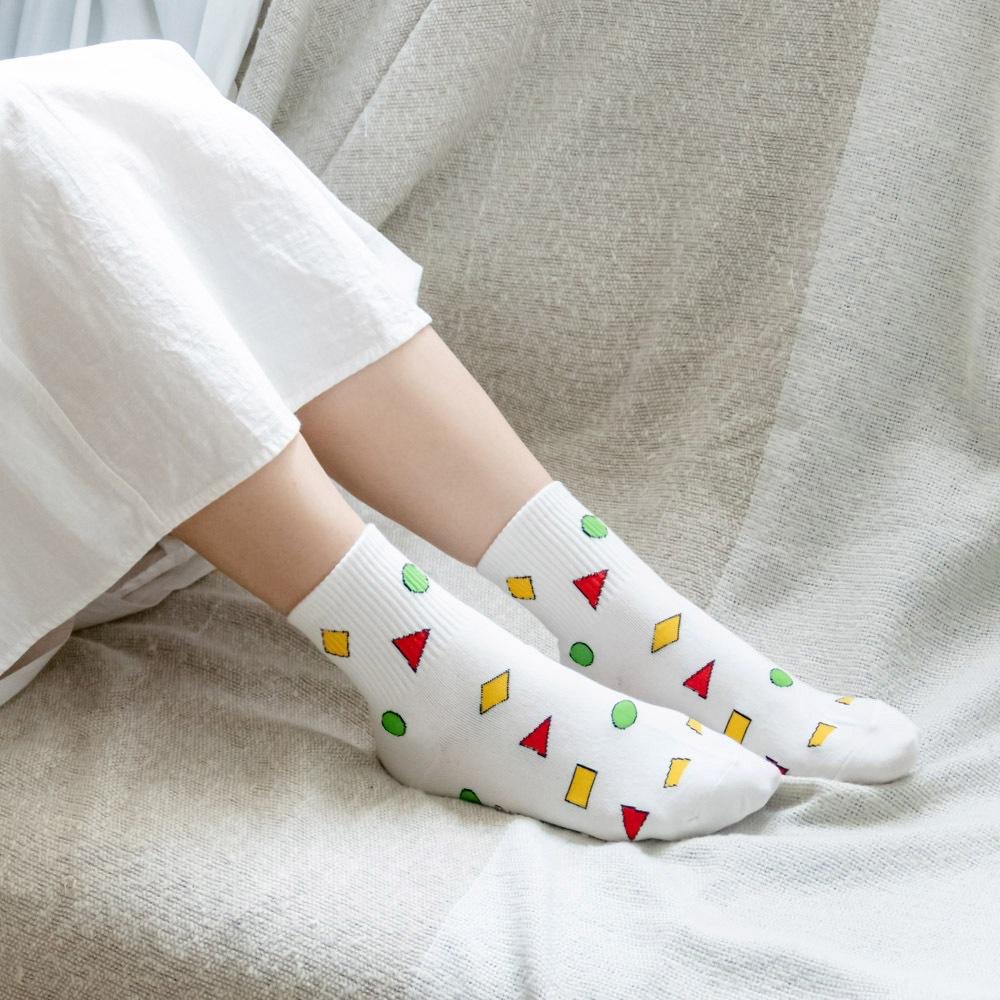 AHUA 韓國襪子 蠟筆小新睡衣圖案中筒襪 K0354  現貨 女生襪子 女襪 卡通襪 蠟筆小新襪子 白襪 阿華有事嗎-細節圖4