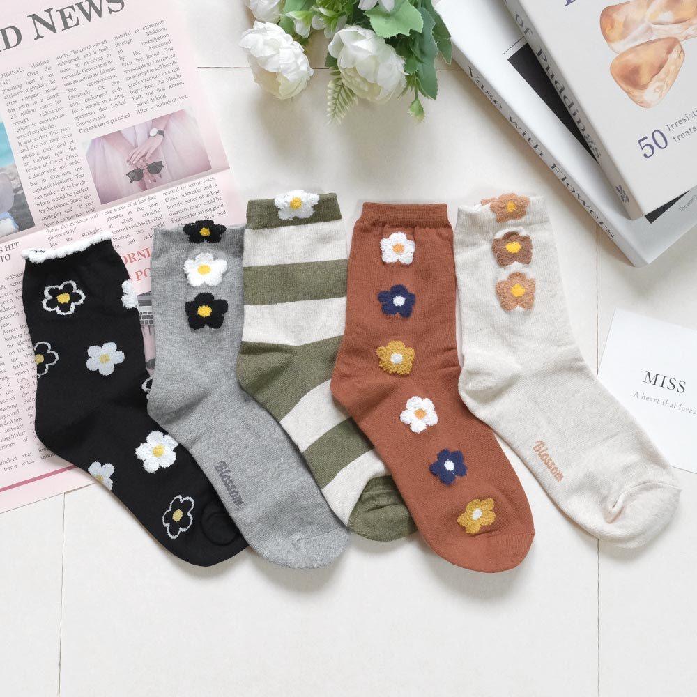 AHUA 立體毛毛花花中筒襪 女生襪子 正韓襪子 春夏穿搭 花花襪子 純棉襪 學生襪 襪子推薦 K2218 阿華有事嗎-細節圖3