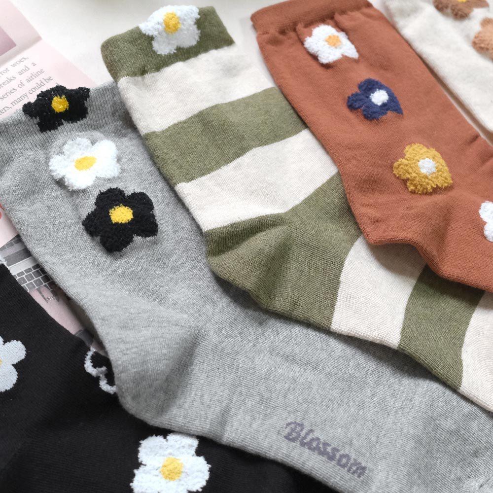 AHUA 立體毛毛花花中筒襪 女生襪子 正韓襪子 春夏穿搭 花花襪子 純棉襪 學生襪 襪子推薦 K2218 阿華有事嗎-細節圖6