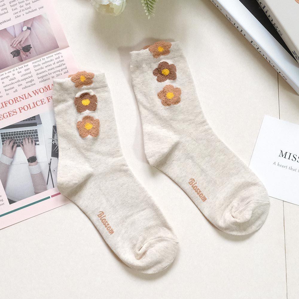 AHUA 立體毛毛花花中筒襪 女生襪子 正韓襪子 春夏穿搭 花花襪子 純棉襪 學生襪 襪子推薦 K2218 阿華有事嗎-細節圖7