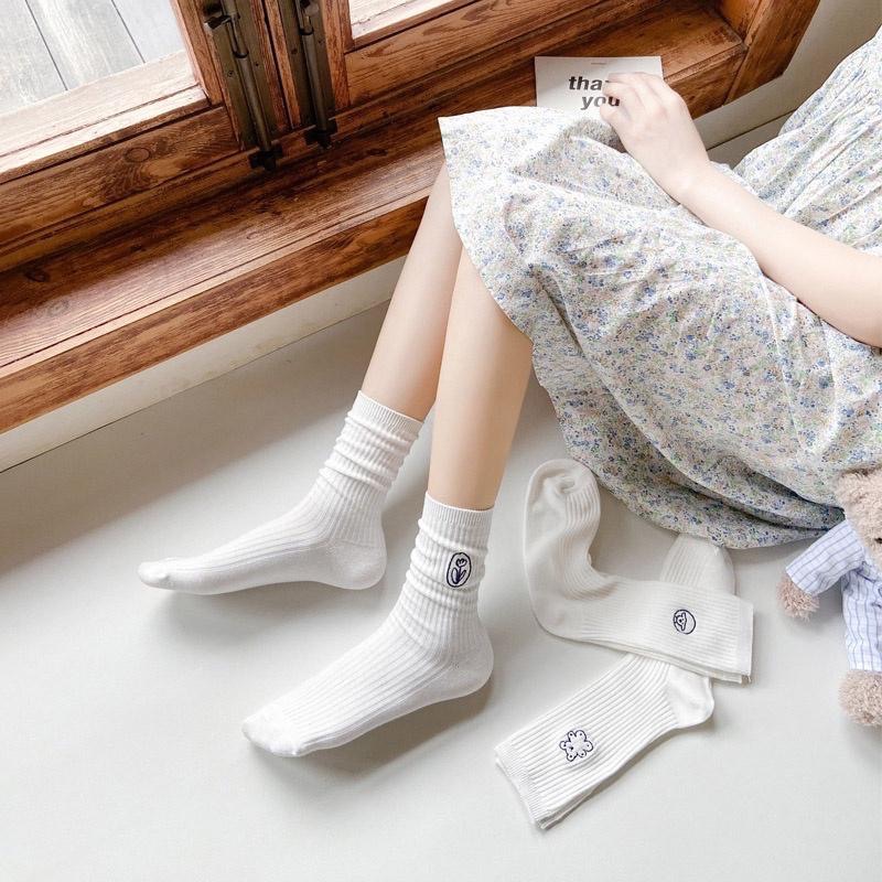 AUHA 白底坑條刺繡小圖堆堆襪 S0419 女生襪子 長襪 女襪 襪子推薦 白襪 學生襪 百搭純棉襪 阿華有事嗎-細節圖3