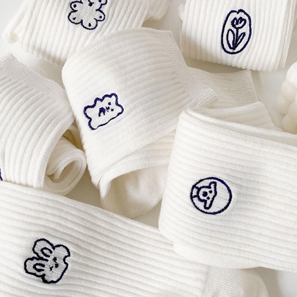 AUHA 白底坑條刺繡小圖堆堆襪 S0419 女生襪子 長襪 女襪 襪子推薦 白襪 學生襪 百搭純棉襪 阿華有事嗎-細節圖7