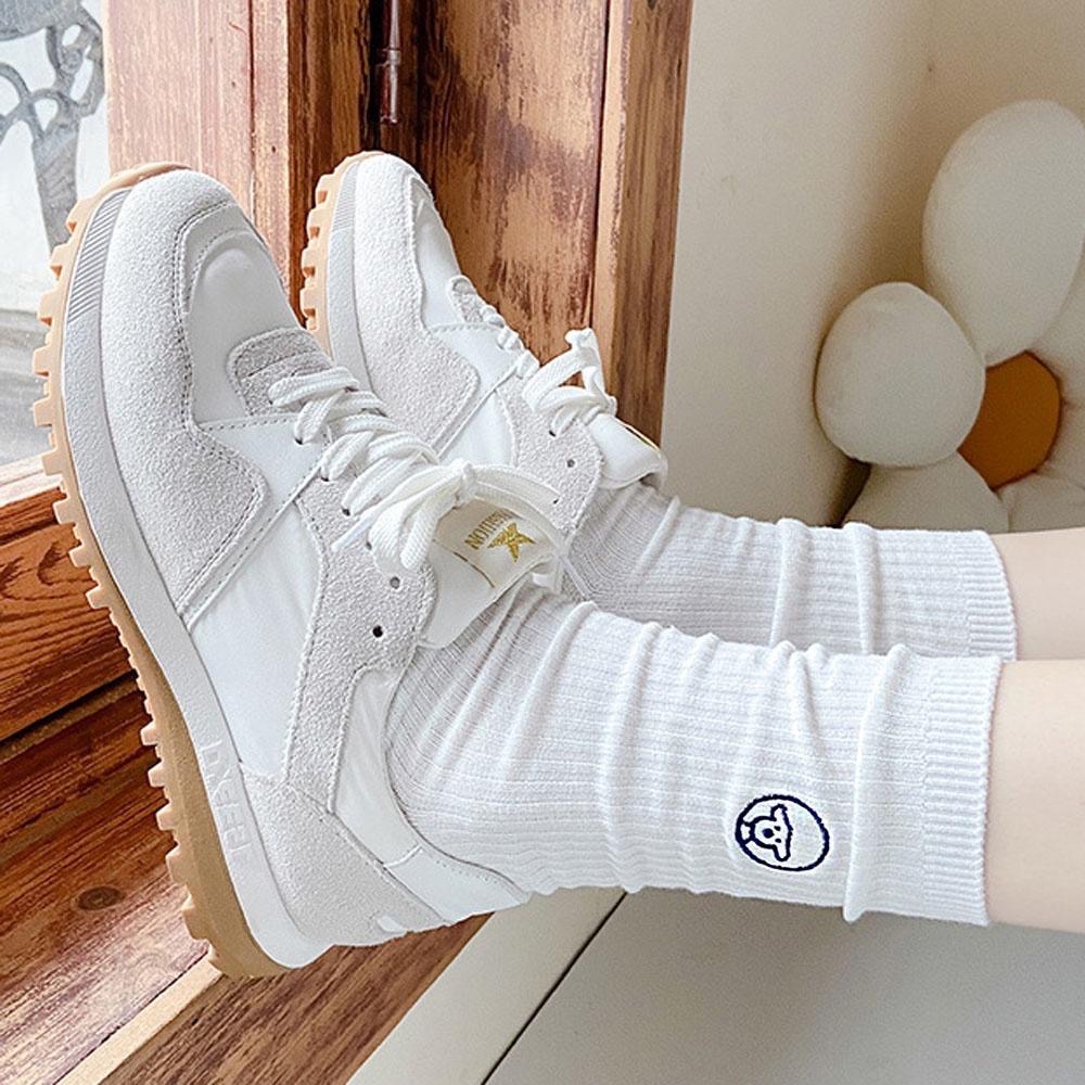 AUHA 白底坑條刺繡小圖堆堆襪 S0419 女生襪子 長襪 女襪 襪子推薦 白襪 學生襪 百搭純棉襪 阿華有事嗎-細節圖8