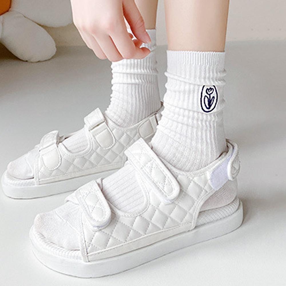 AUHA 白底坑條刺繡小圖堆堆襪 S0419 女生襪子 長襪 女襪 襪子推薦 白襪 學生襪 百搭純棉襪 阿華有事嗎-細節圖9