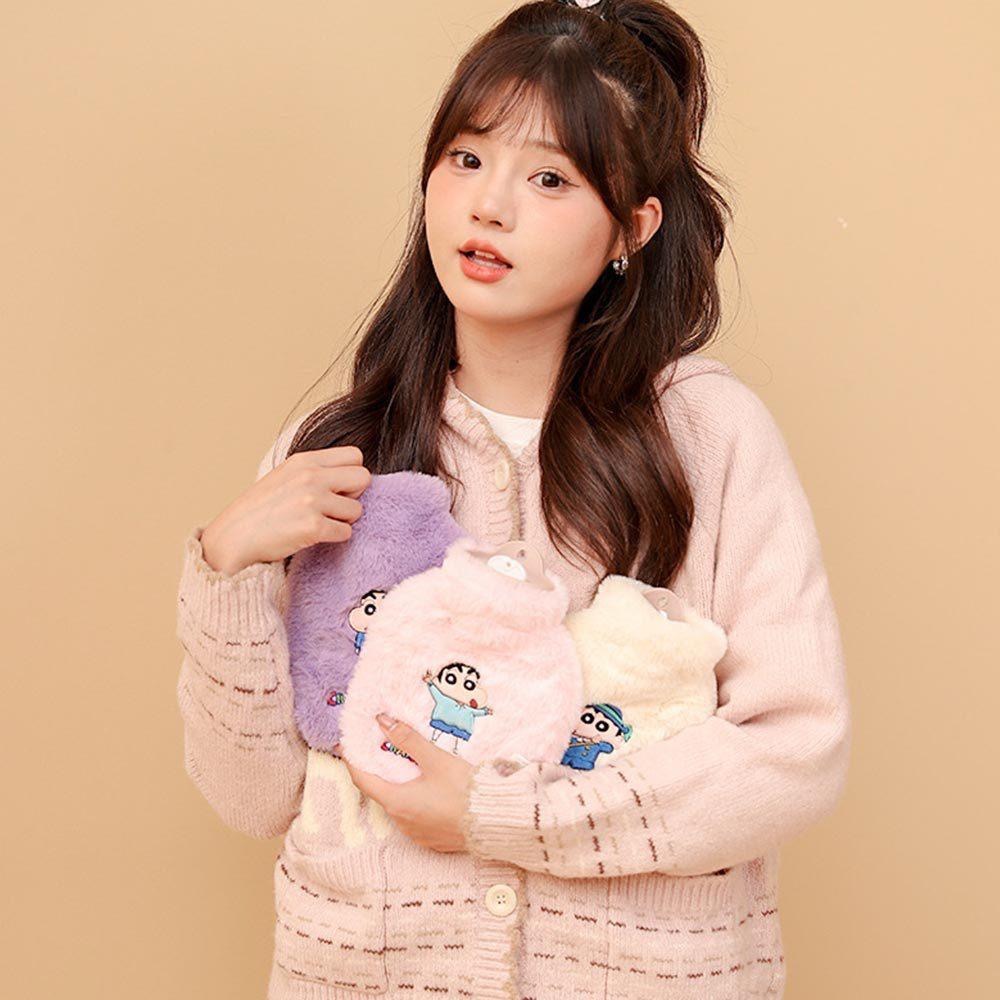 AHUA阿華有事嗎 蠟筆小新刺繡毛絨注水式熱水袋 F0060 生活雜貨 寒冬必備 熱水袋 毛絨 保暖-細節圖4