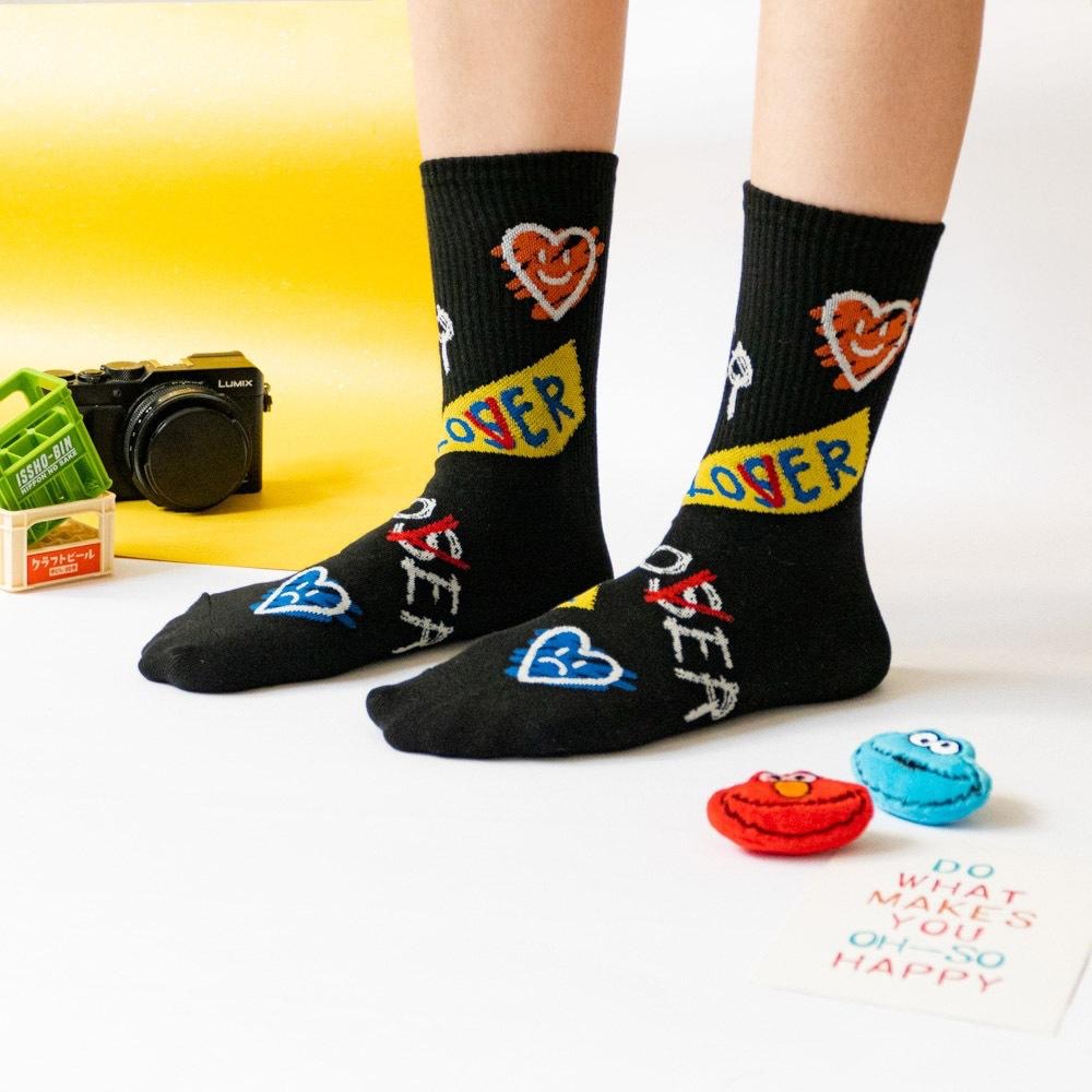 AHUA 韓國襪子 LOVER英文愛心塗鴉中筒襪 K2008 韓妞必備 百搭純棉襪 正韓襪子 少女襪 阿華有事嗎-細節圖3