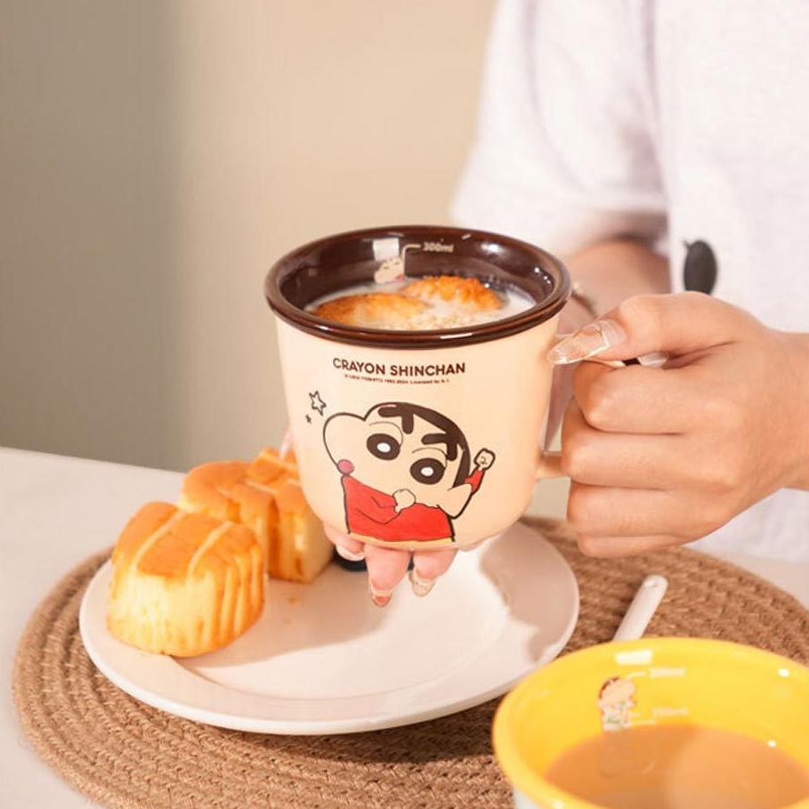 AHUA 阿華有事嗎 蠟筆小新與小白日常陶瓷馬克杯 F0044 生活百貨 馬克杯-細節圖4