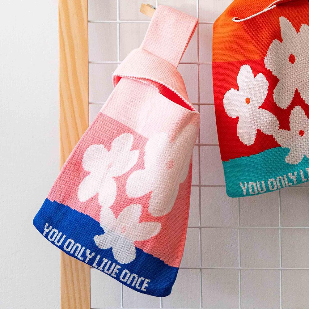 AHUA阿華有事嗎 韓系包包 拚色底三朵白花針織手提包　B0086  韓妞必備包 百搭配件 包包 袋子 手袋 肩包 日系-細節圖3