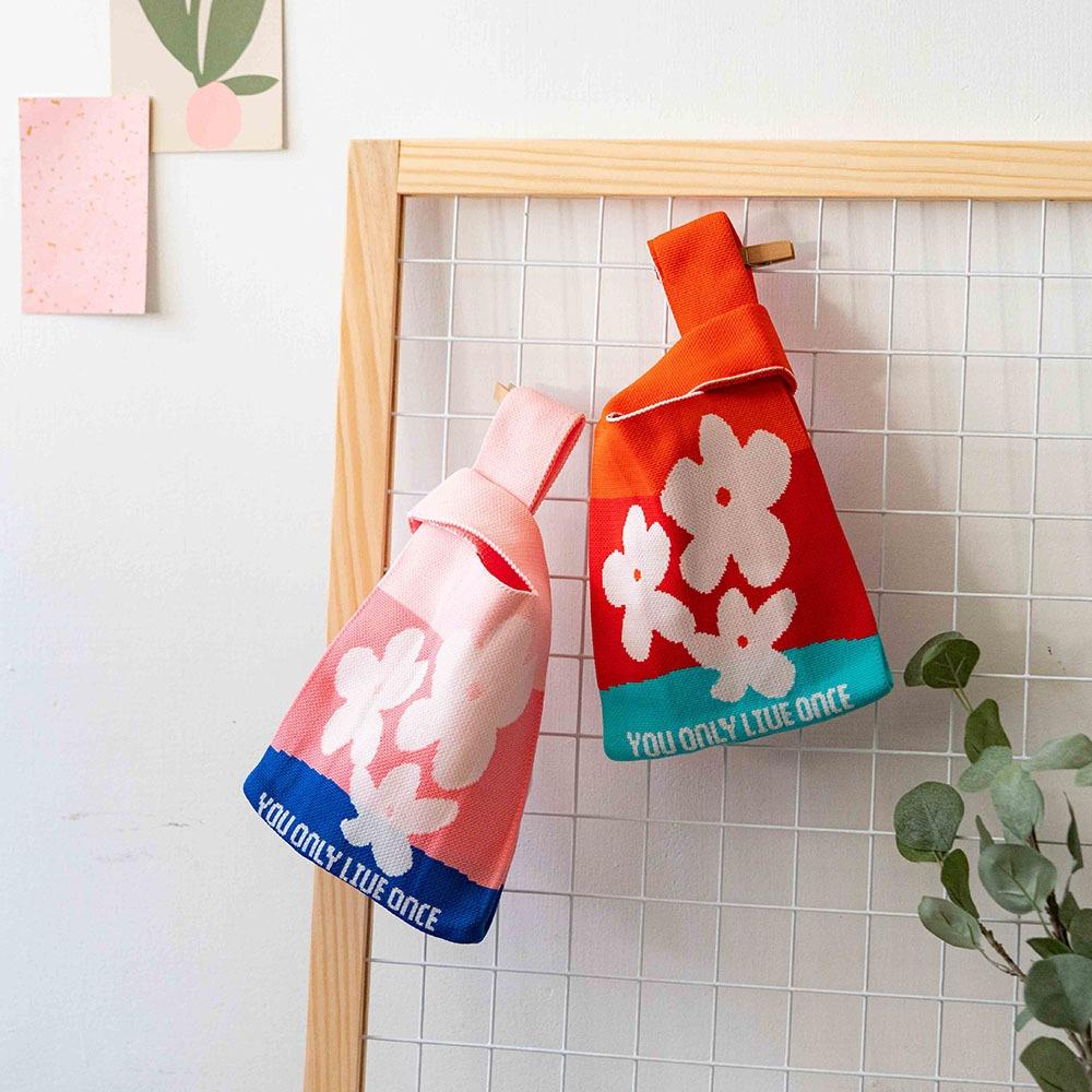 AHUA阿華有事嗎 韓系包包 拚色底三朵白花針織手提包　B0086  韓妞必備包 百搭配件 包包 袋子 手袋 肩包 日系-細節圖4