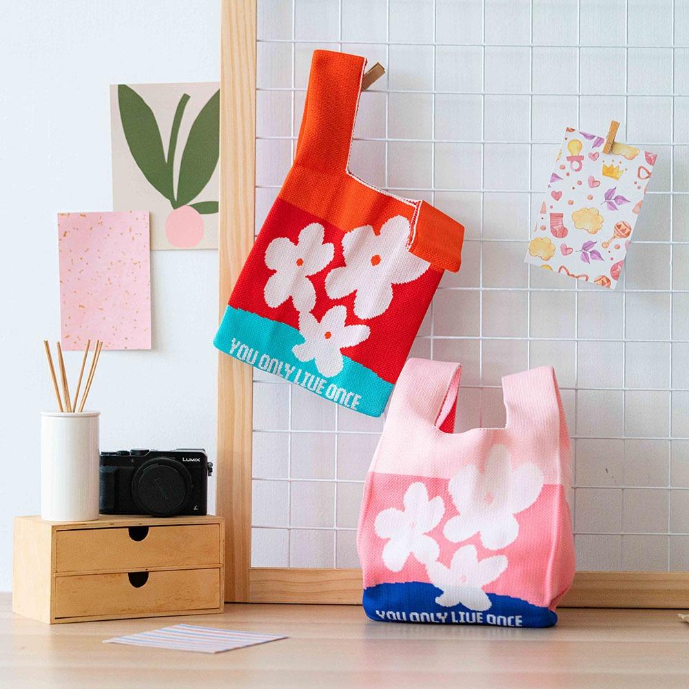 AHUA阿華有事嗎 韓系包包 拚色底三朵白花針織手提包　B0086  韓妞必備包 百搭配件 包包 袋子 手袋 肩包 日系-細節圖6