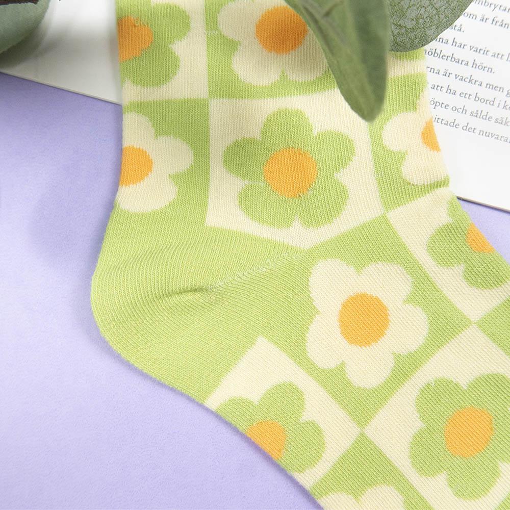 AHUA阿華有事嗎 韓國襪子 滿版格紋花朵中筒襪 女襪 K1649 襪子推薦 流行襪首選 可愛 長襪 卡通襪子-細節圖9